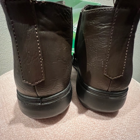 Easy Street women boots size 9. - Picture 3 of 5